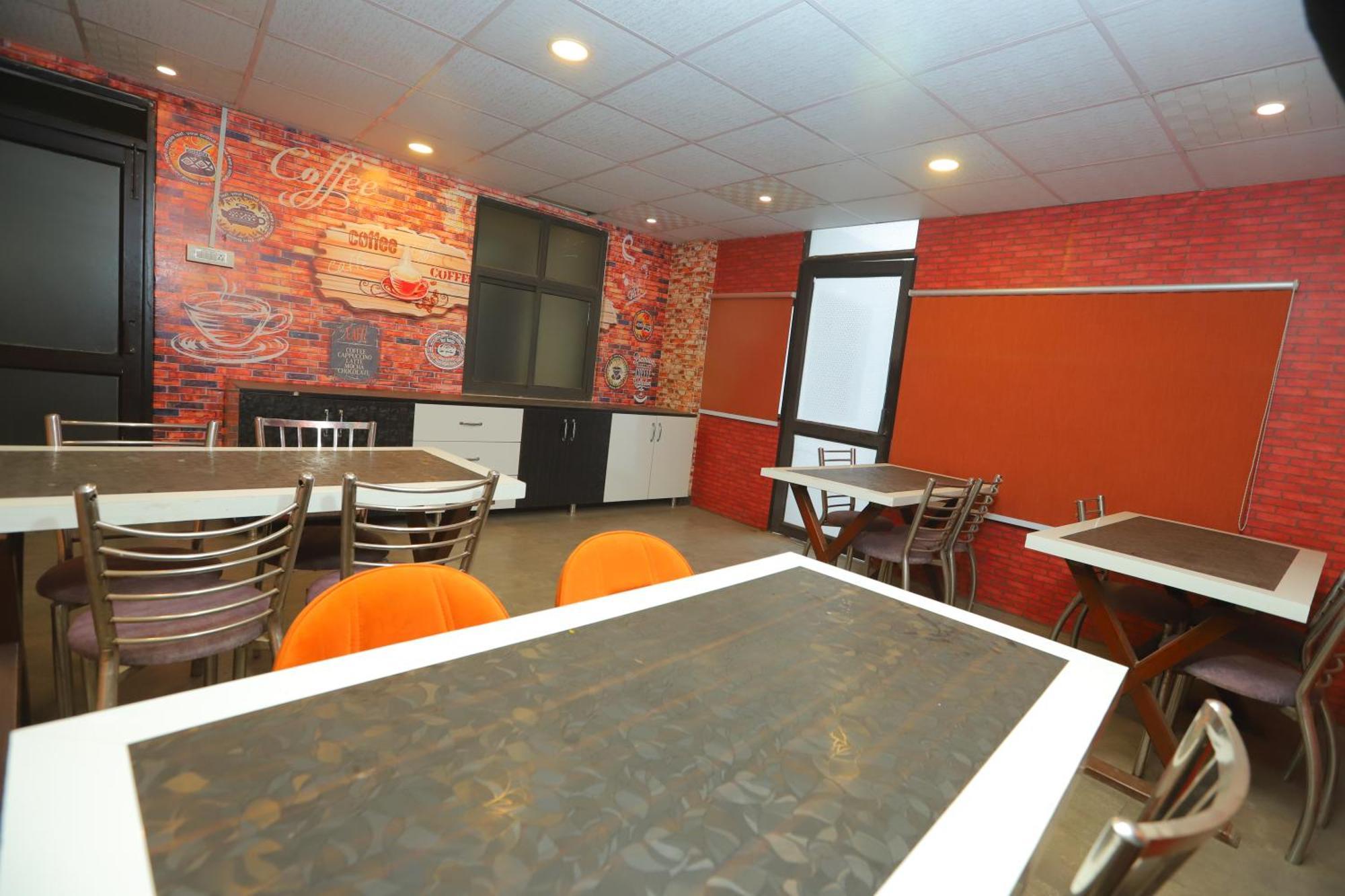 Hotel Almora Inn - Near By Delhi International Airport - With Free Airport Pickup And Drop 뉴델리 외부 사진