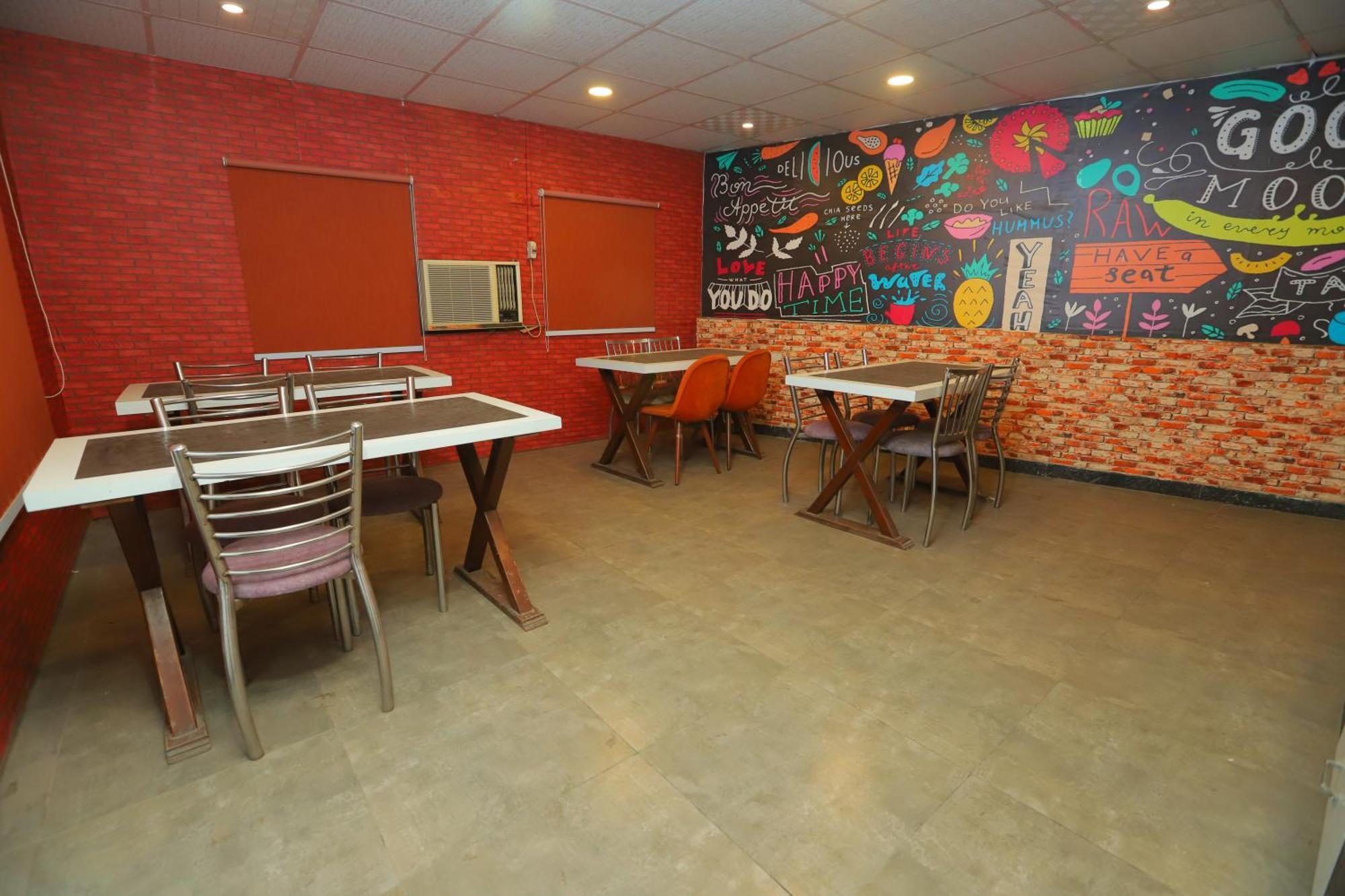 Hotel Almora Inn - Near By Delhi International Airport - With Free Airport Pickup And Drop 뉴델리 외부 사진