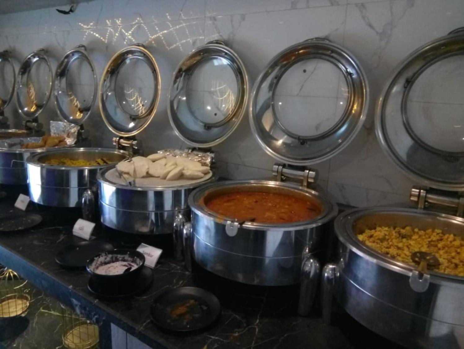 Hotel Almora Inn - Near By Delhi International Airport - With Free Airport Pickup And Drop 뉴델리 외부 사진