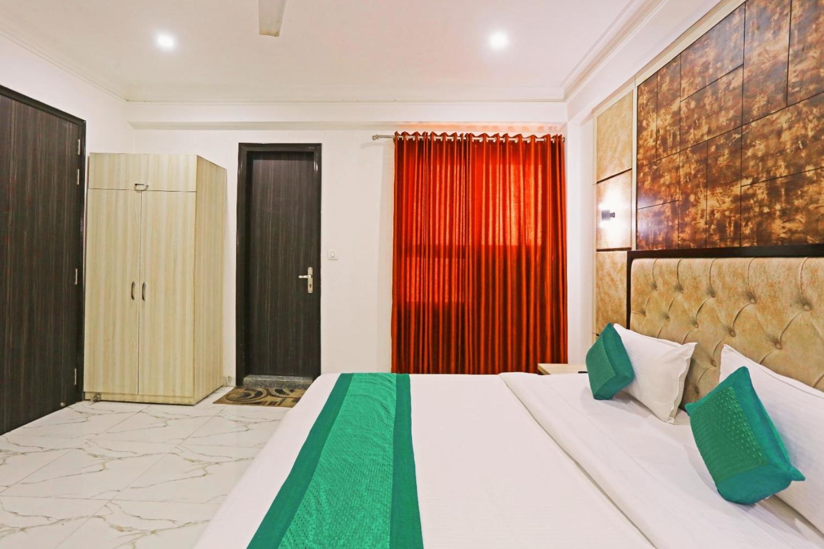 Hotel Almora Inn - Near By Delhi International Airport - With Free Airport Pickup And Drop 뉴델리 외부 사진