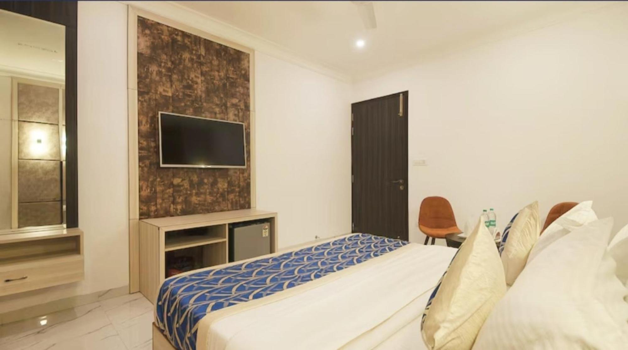 Hotel Almora Inn - Near By Delhi International Airport - With Free Airport Pickup And Drop 뉴델리 외부 사진