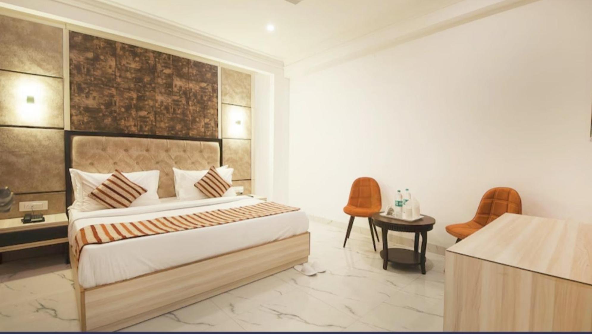 Hotel Almora Inn - Near By Delhi International Airport - With Free Airport Pickup And Drop 뉴델리 외부 사진