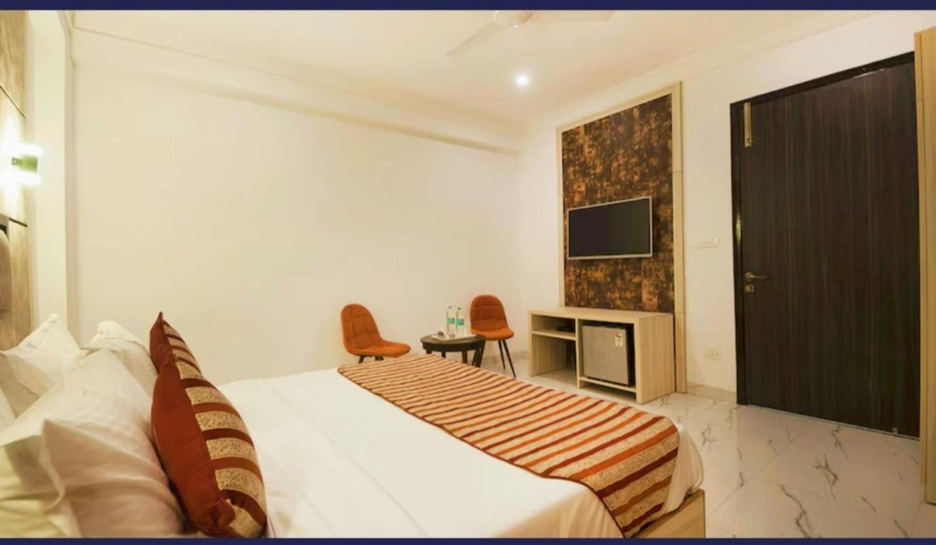 Hotel Almora Inn - Near By Delhi International Airport - With Free Airport Pickup And Drop 뉴델리 외부 사진