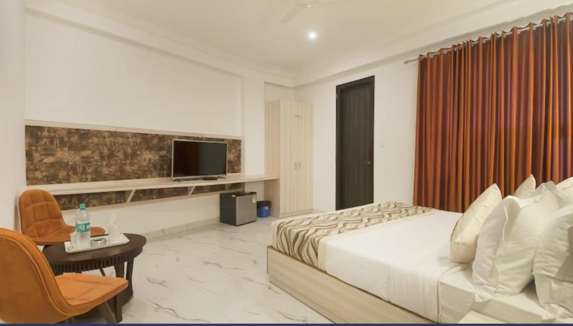 Hotel Almora Inn - Near By Delhi International Airport - With Free Airport Pickup And Drop 뉴델리 외부 사진