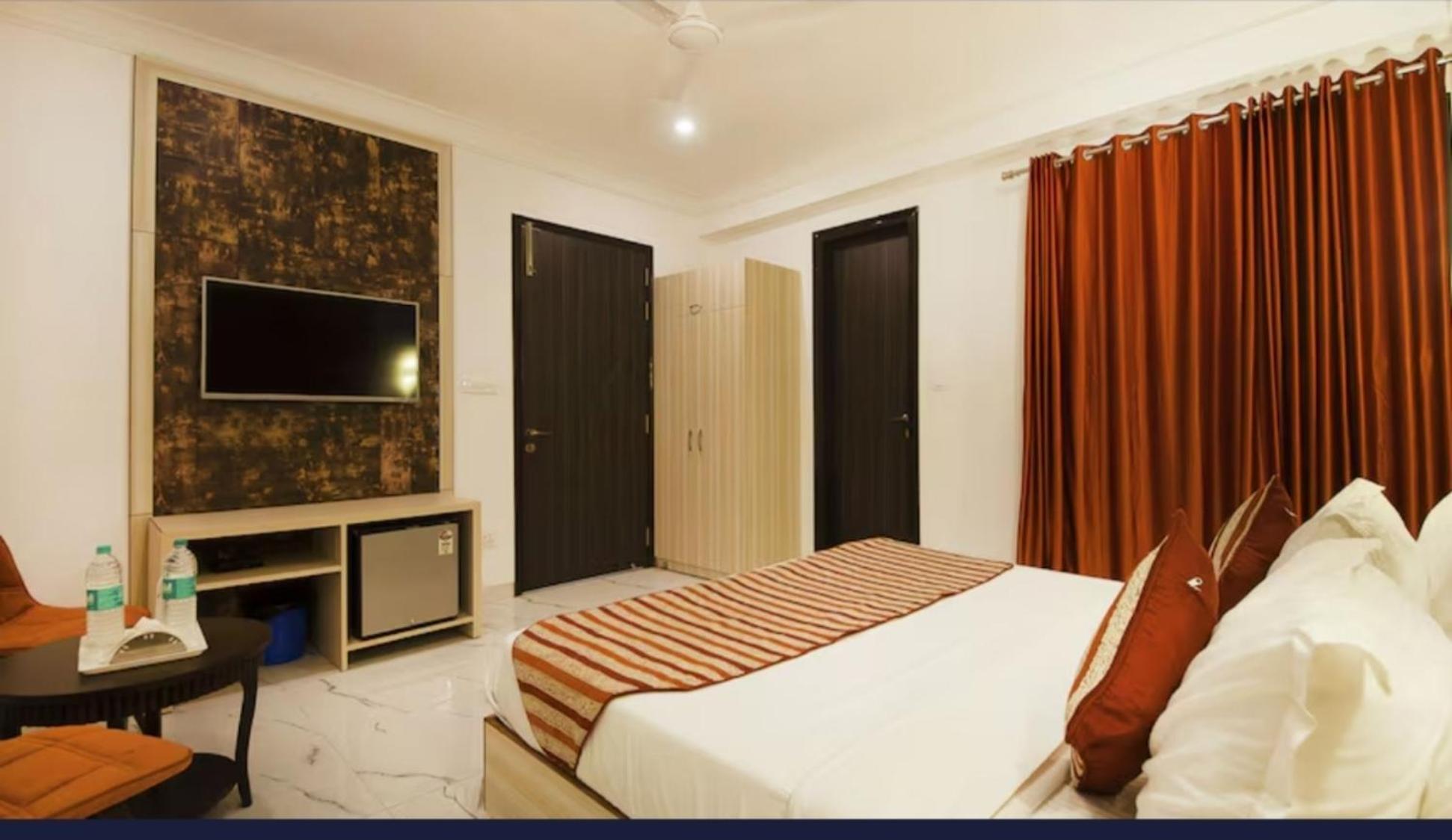 Hotel Almora Inn - Near By Delhi International Airport - With Free Airport Pickup And Drop 뉴델리 외부 사진
