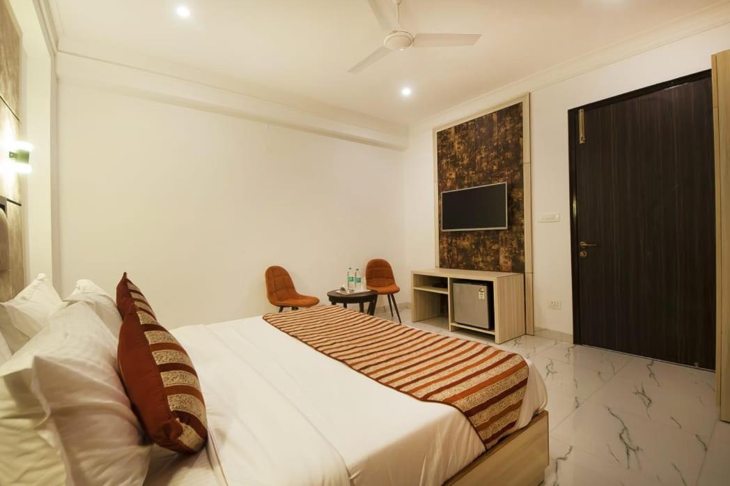 Hotel Almora Inn - Near By Delhi International Airport - With Free Airport Pickup And Drop 뉴델리 외부 사진