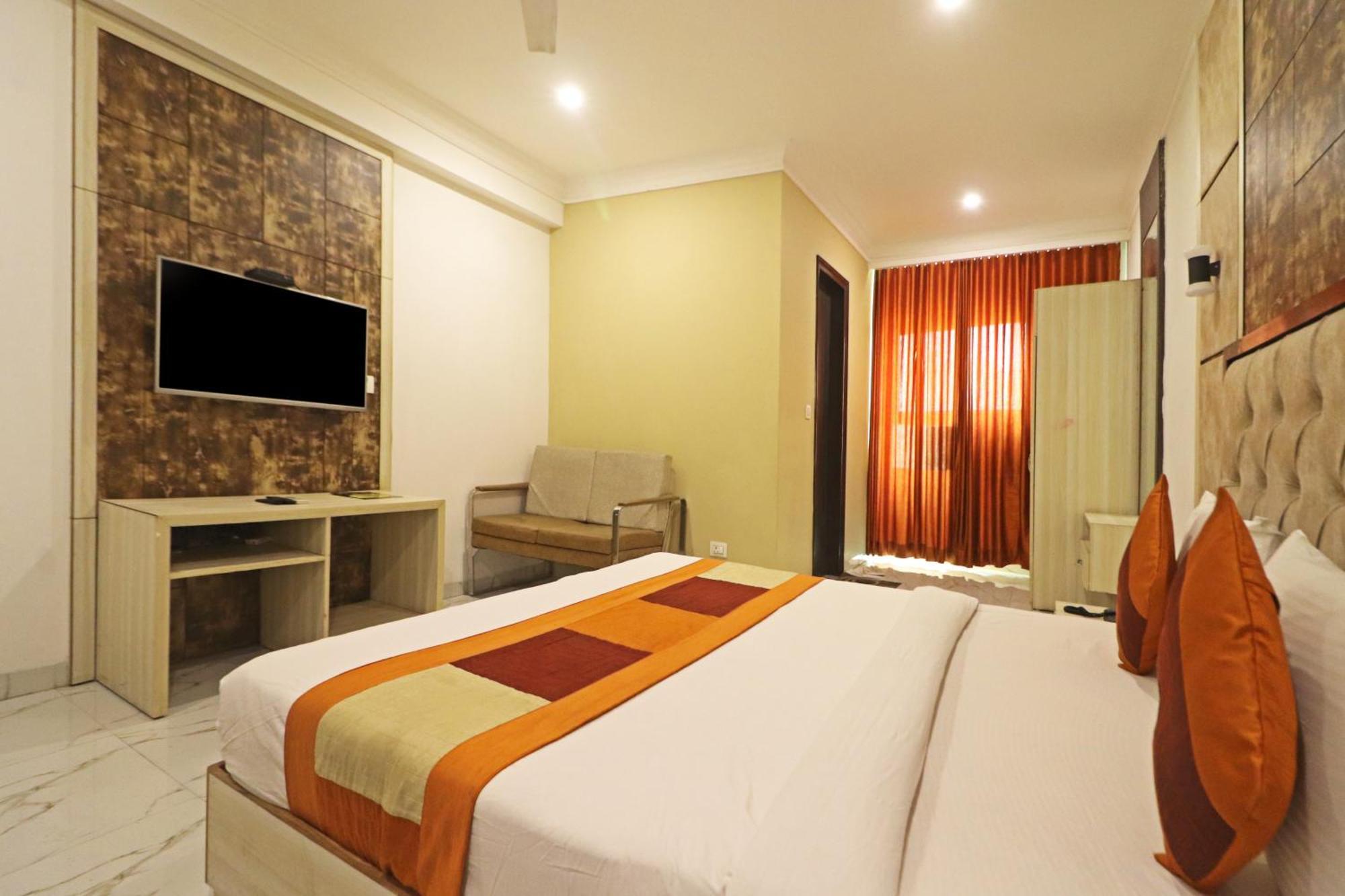 Hotel Almora Inn - Near By Delhi International Airport - With Free Airport Pickup And Drop 뉴델리 외부 사진