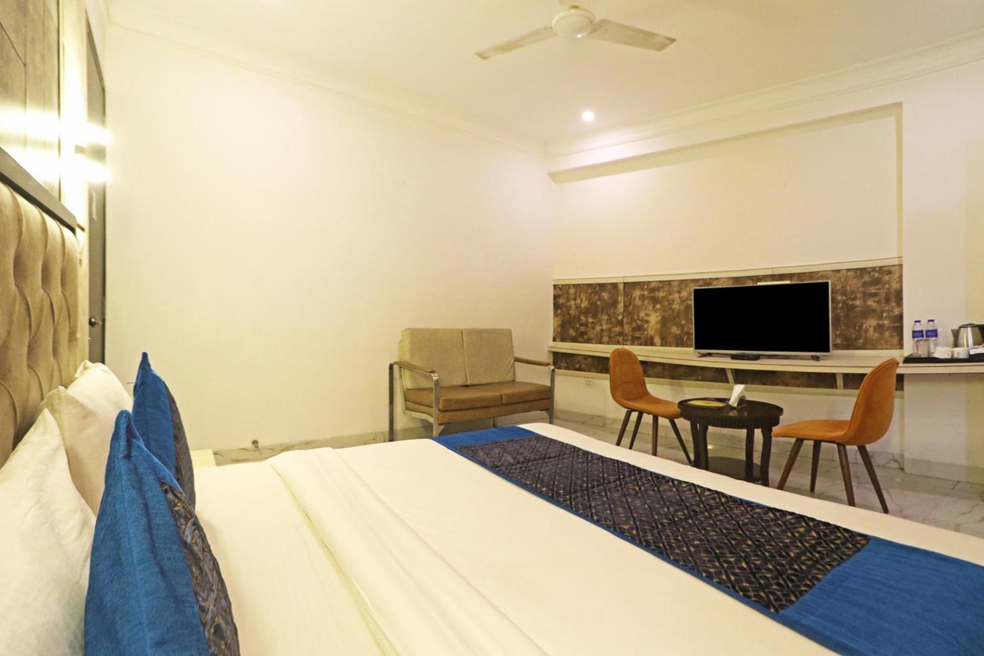 Hotel Almora Inn - Near By Delhi International Airport - With Free Airport Pickup And Drop 뉴델리 외부 사진