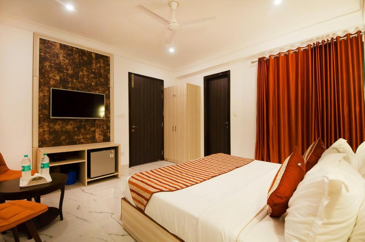 Hotel Almora Inn - Near By Delhi International Airport - With Free Airport Pickup And Drop 뉴델리 외부 사진