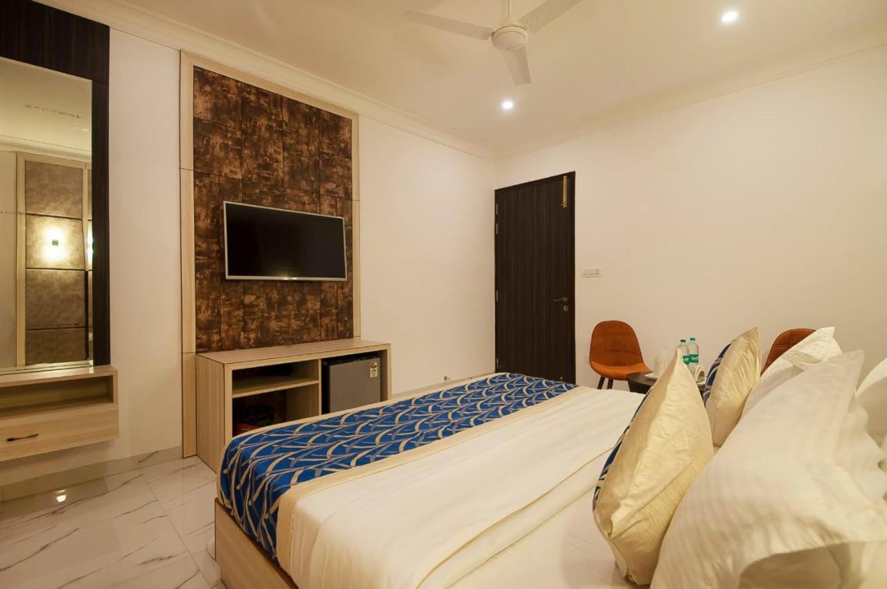Hotel Almora Inn - Near By Delhi International Airport - With Free Airport Pickup And Drop 뉴델리 외부 사진
