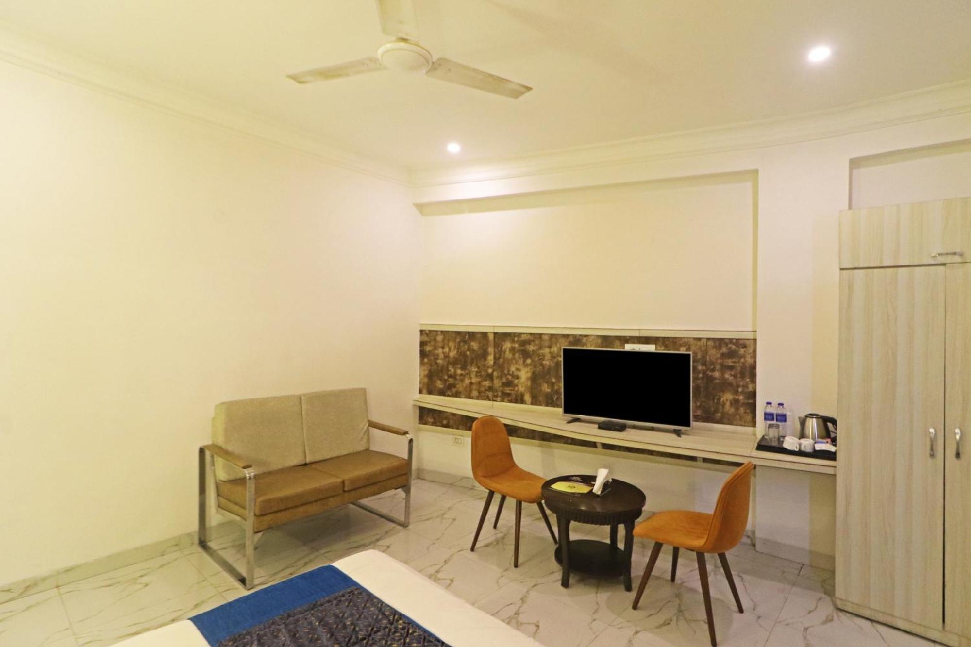 Hotel Almora Inn - Near By Delhi International Airport - With Free Airport Pickup And Drop 뉴델리 외부 사진
