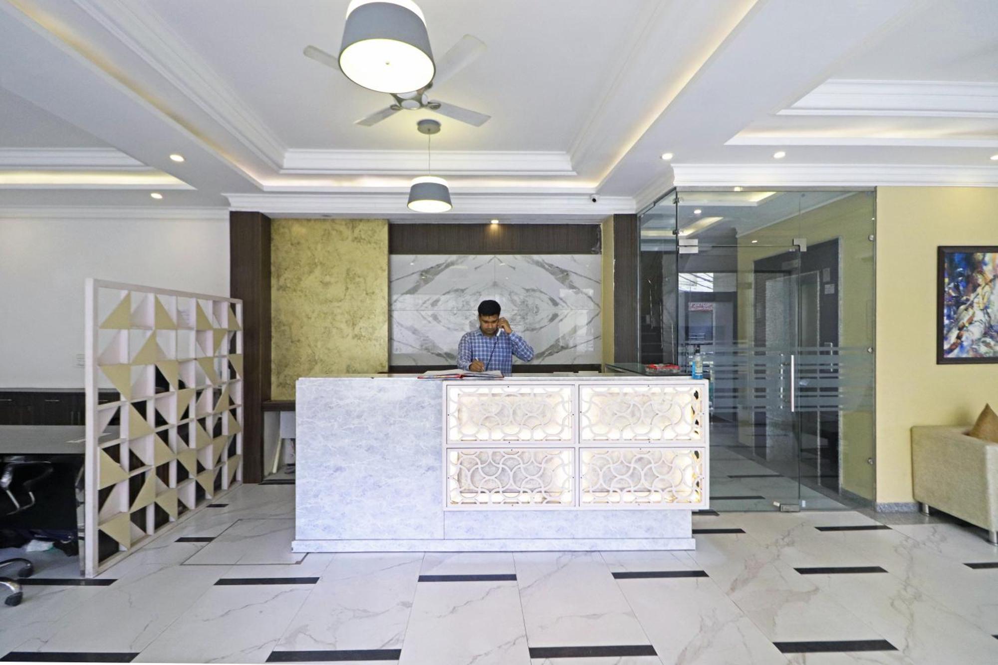 Hotel Almora Inn - Near By Delhi International Airport - With Free Airport Pickup And Drop 뉴델리 외부 사진