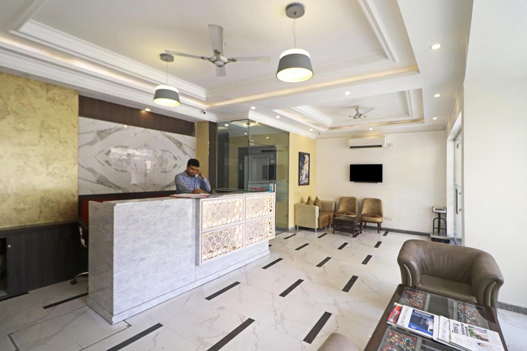 Hotel Almora Inn - Near By Delhi International Airport - With Free Airport Pickup And Drop 뉴델리 외부 사진