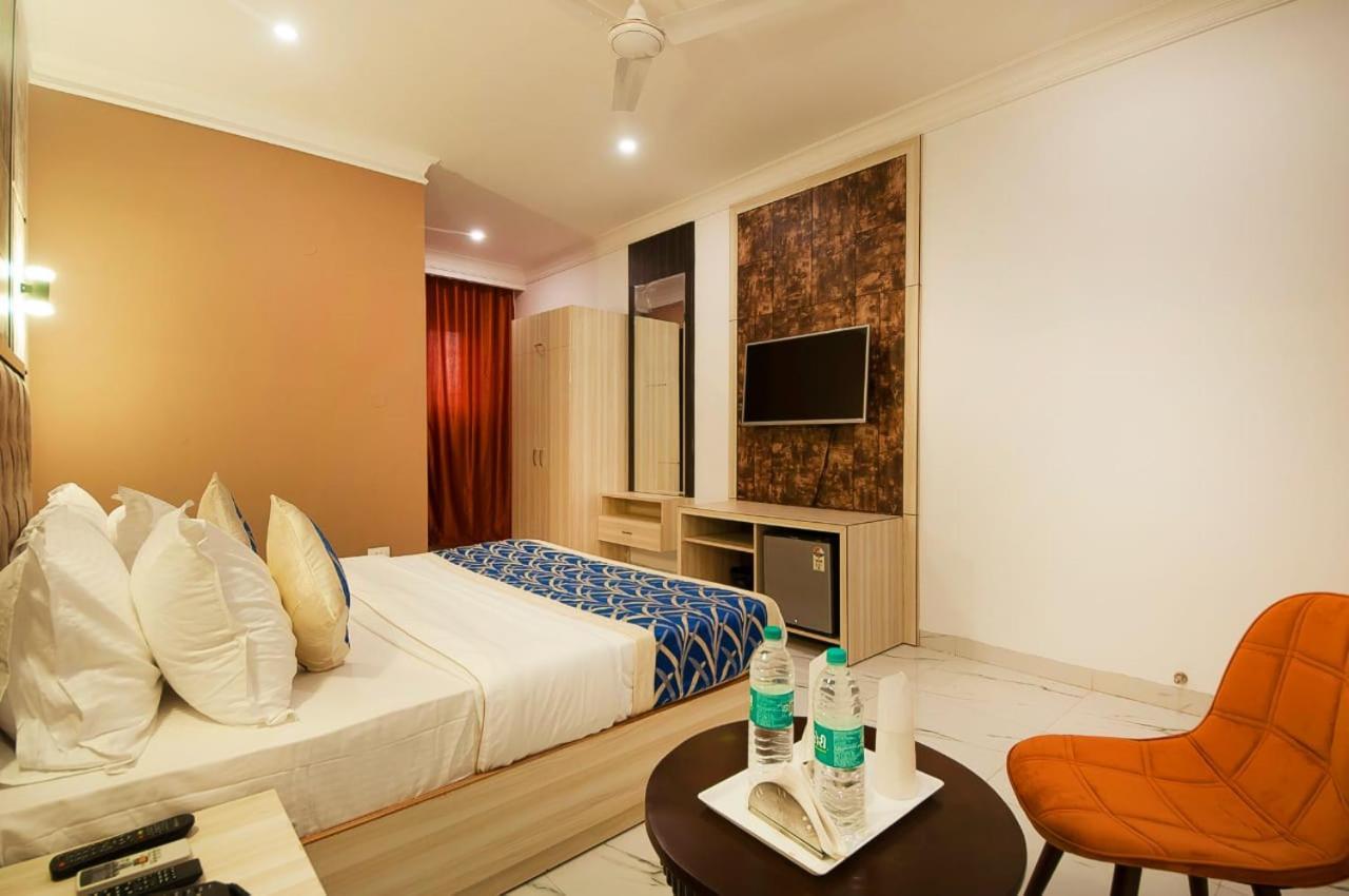 Hotel Almora Inn - Near By Delhi International Airport - With Free Airport Pickup And Drop 뉴델리 외부 사진