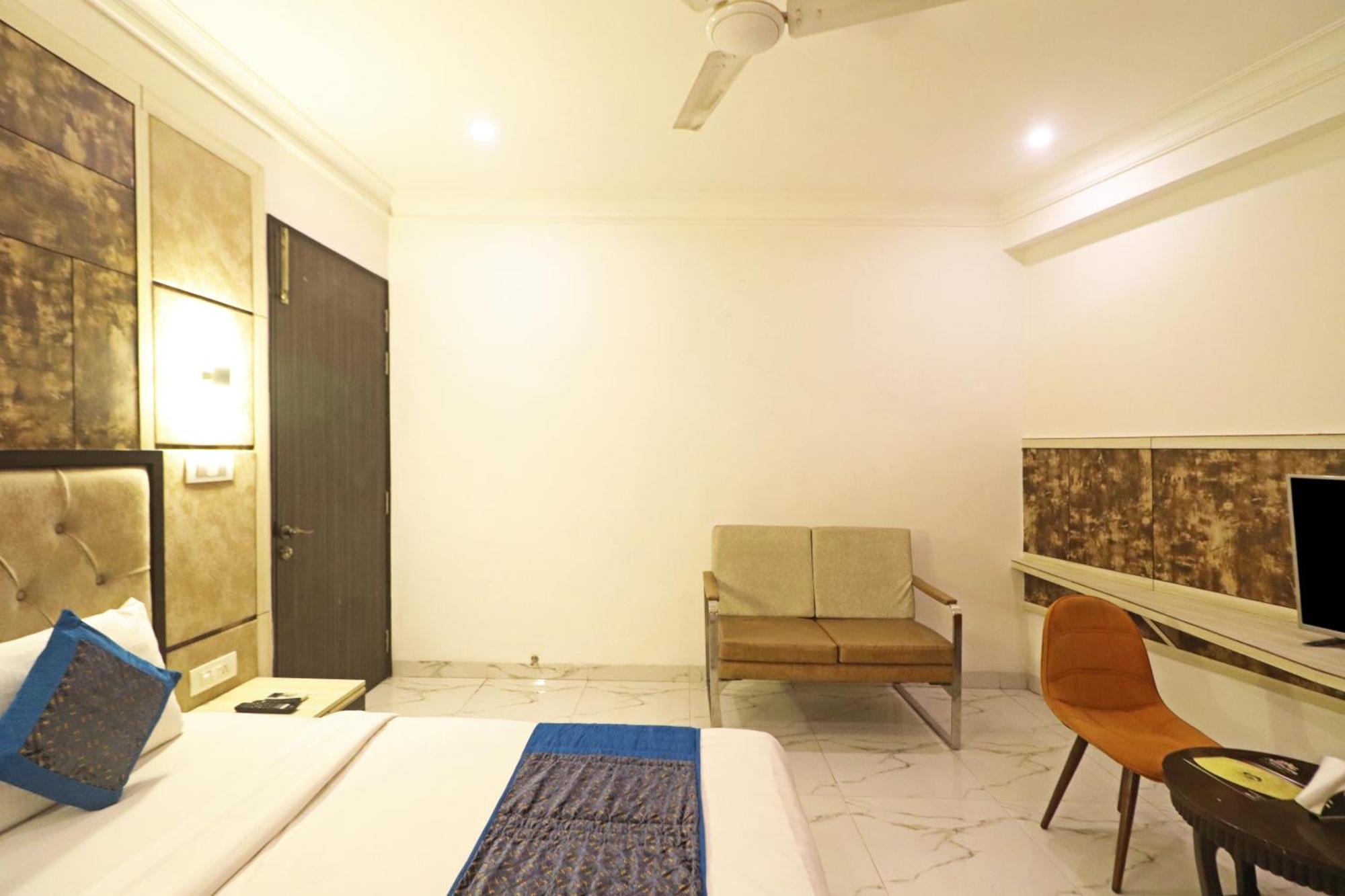 Hotel Almora Inn - Near By Delhi International Airport - With Free Airport Pickup And Drop 뉴델리 외부 사진