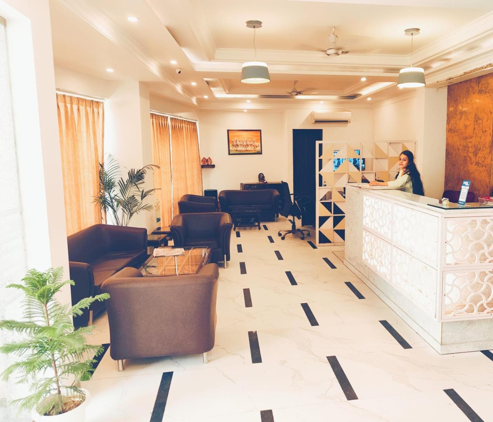 Hotel Almora Inn - Near By Delhi International Airport - With Free Airport Pickup And Drop 뉴델리 외부 사진