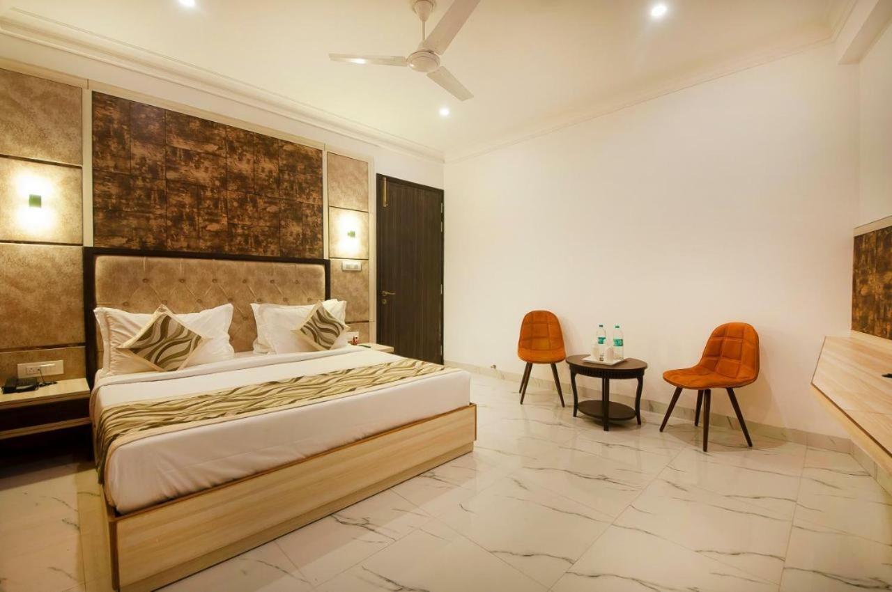 Hotel Almora Inn - Near By Delhi International Airport - With Free Airport Pickup And Drop 뉴델리 외부 사진