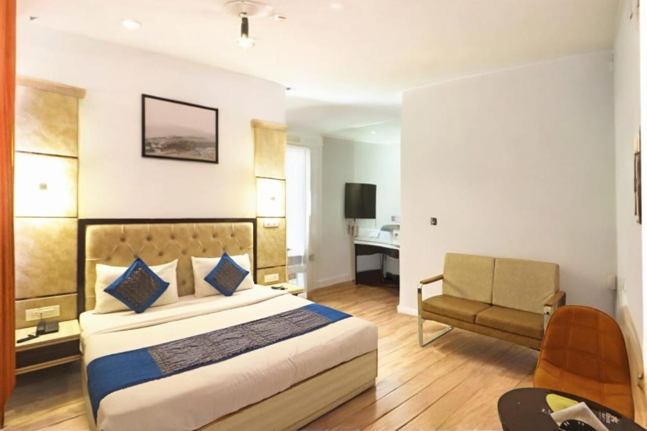 Hotel Almora Inn - Near By Delhi International Airport - With Free Airport Pickup And Drop 뉴델리 외부 사진