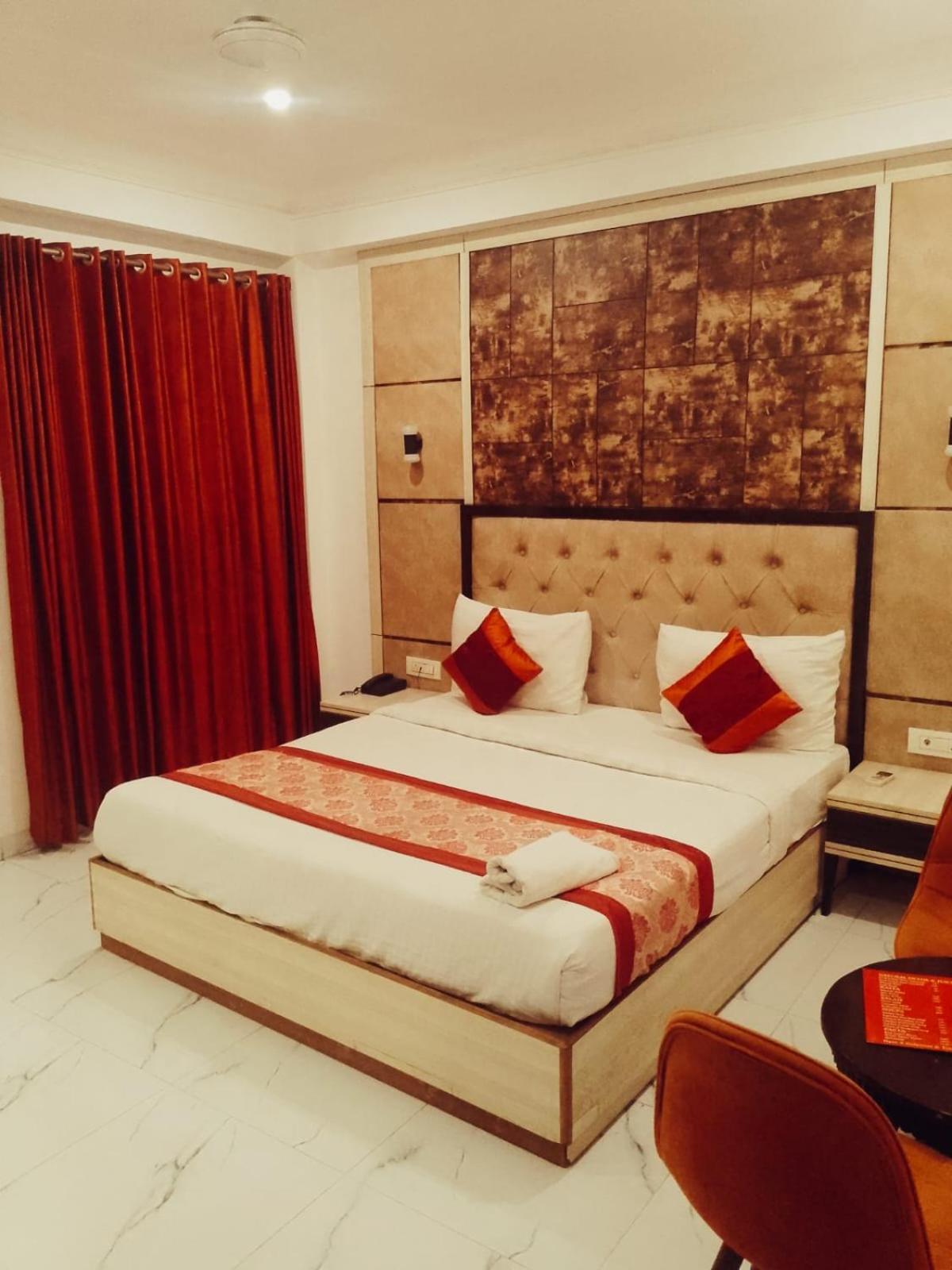 Hotel Almora Inn - Near By Delhi International Airport - With Free Airport Pickup And Drop 뉴델리 외부 사진