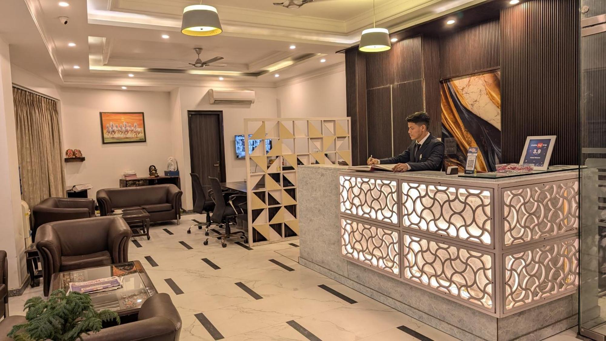 Hotel Almora Inn - Near By Delhi International Airport - With Free Airport Pickup And Drop 뉴델리 외부 사진